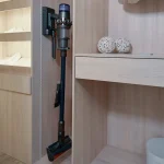 Arrumação do aspirador sem fio: 5 ideias criativas para apartamentos pequenos arrumacao-do-aspirador-sem-fio-5-ideias-criativas-para-apartamentos.webp.webp