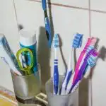 Porque é que uma escova de dentes velha deve viver na sua caixa de ferramentas: capacidades inesperadas de um artigo de higiene porque-e-que-uma-escova-de-dentes-velha-deve-viver.jpg